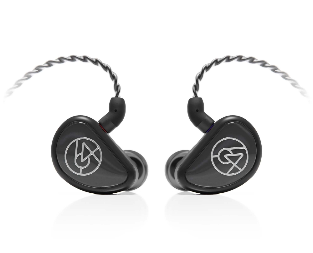64 Audio Aspire 2 er en 2-driver hybrid-IEM for musikere og live-bruk, med fyldig bass, tydelig mellomtone og detaljert diskant i et lett universalskall.
